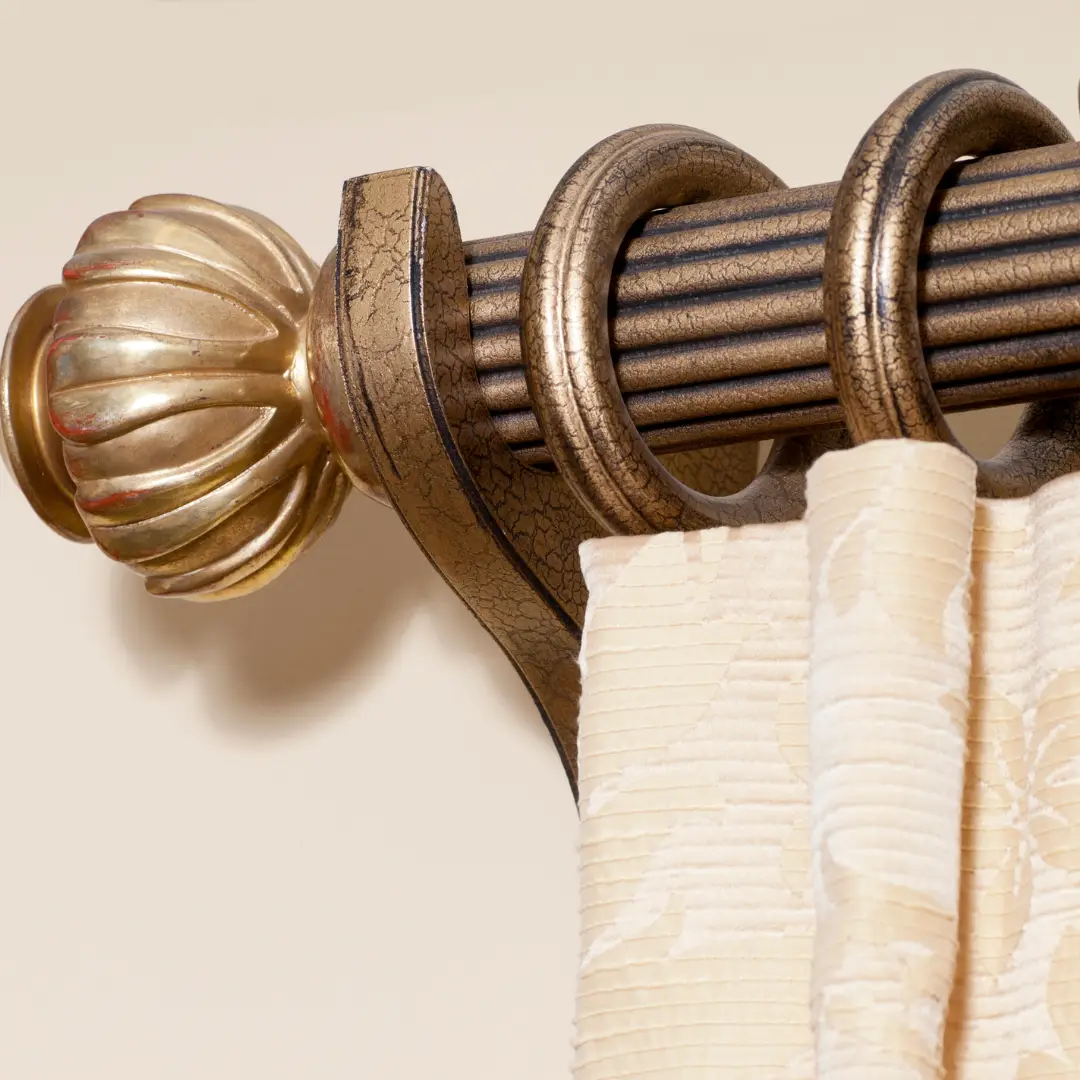 Fixing fallen curtain rod in Abu Dhabi home